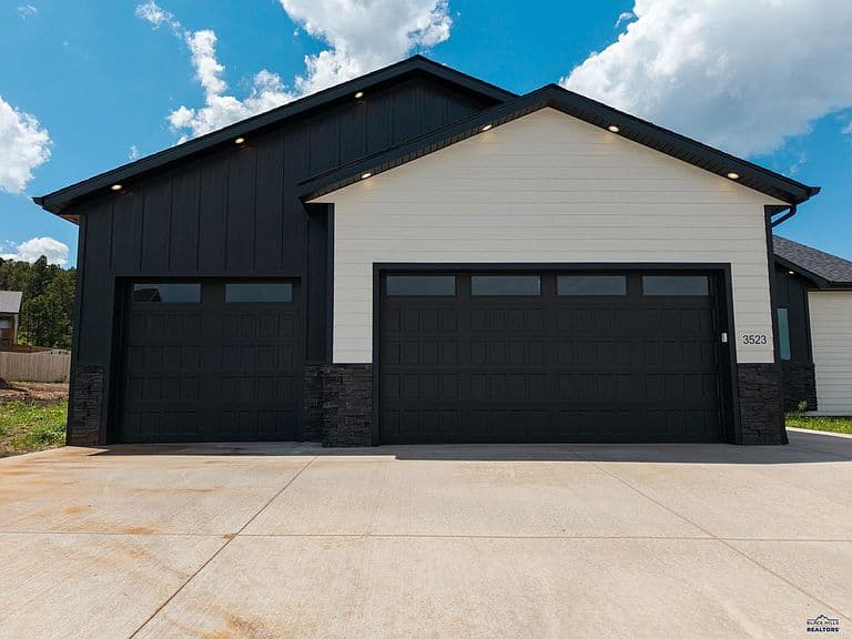 3523 Joseph St photo 2