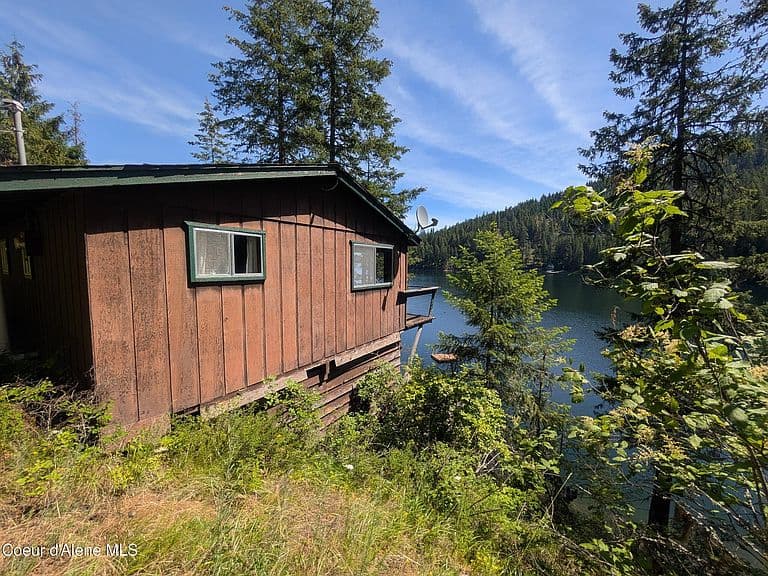 15886 S Spirit Lake Rd photo 3