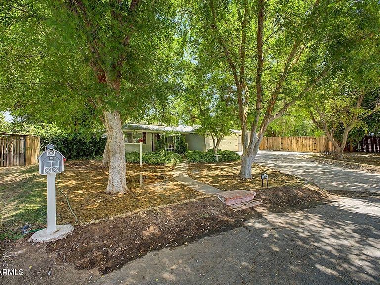 414 E HARVARD Avenue photo 2