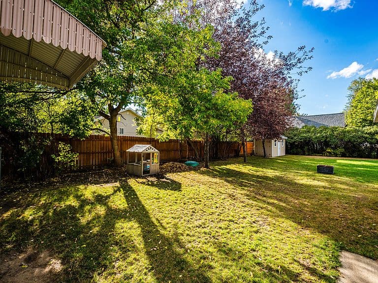 569 E Heald St photo 5