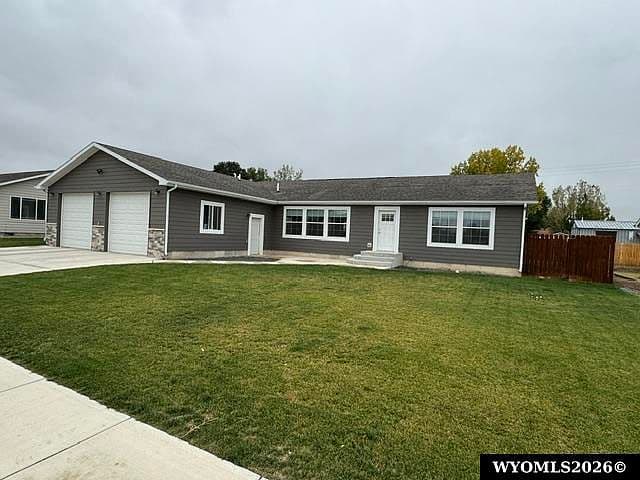 605 Cottonwood Ln photo 2