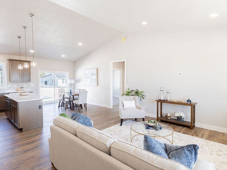 1025 Jenea Dr photo 2