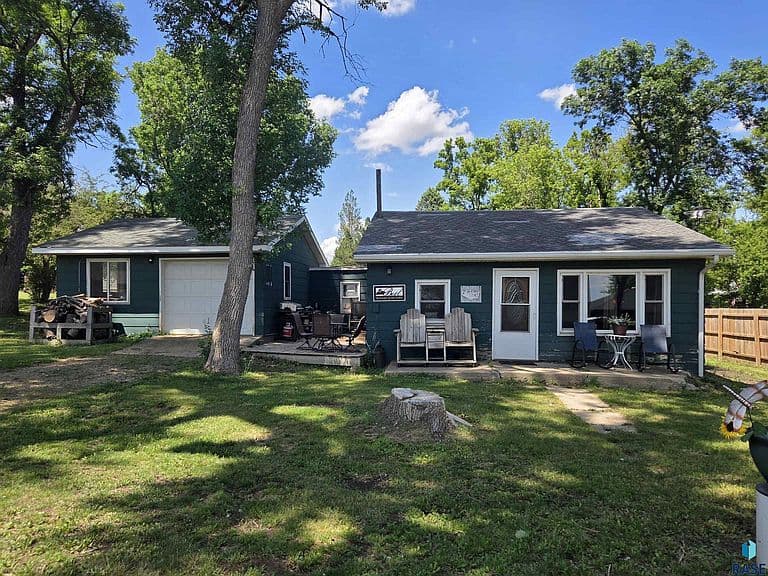 6114 Dakota Ave photo 1