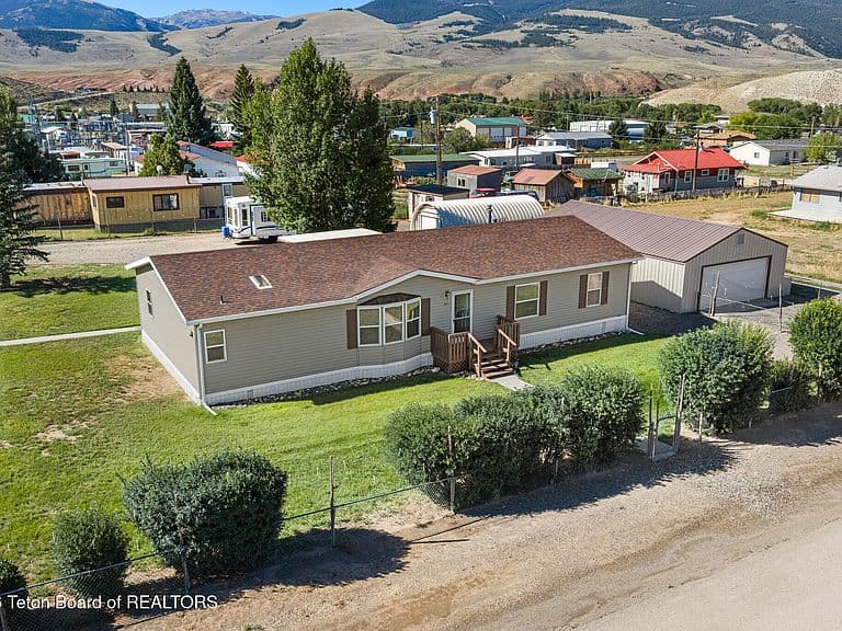 307 Hays Ln photo 3