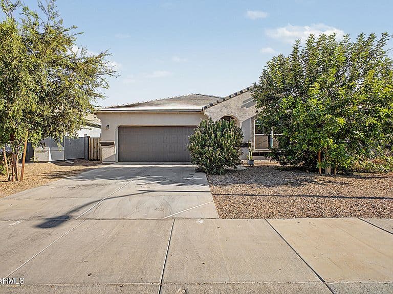 38105 W SAN ALVAREZ Avenue photo 1