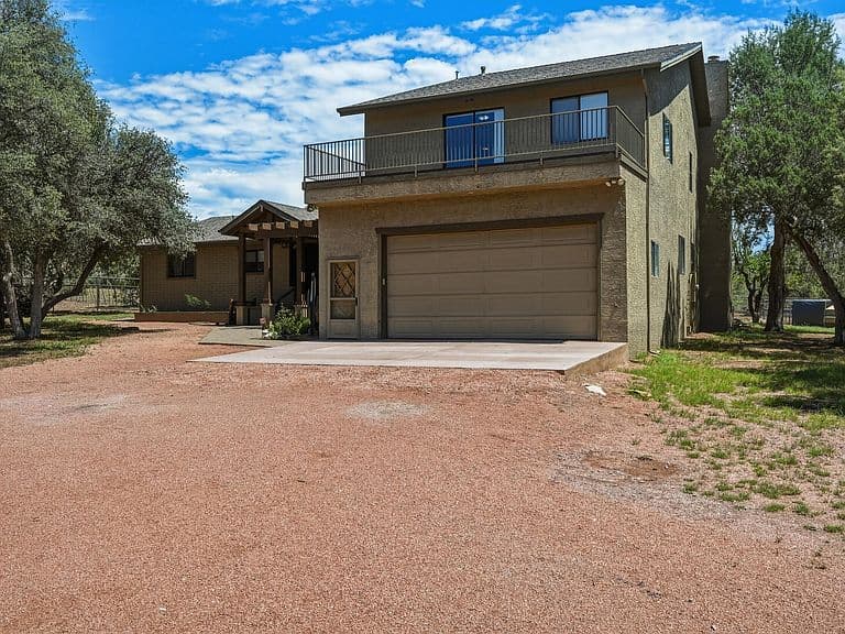 180 W Liberty Ln photo 3