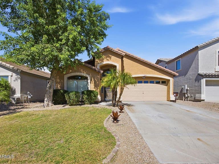 1646 E DANIELLA Drive photo 2
