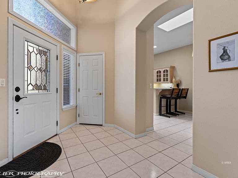 725 Ventana Cir photo 2