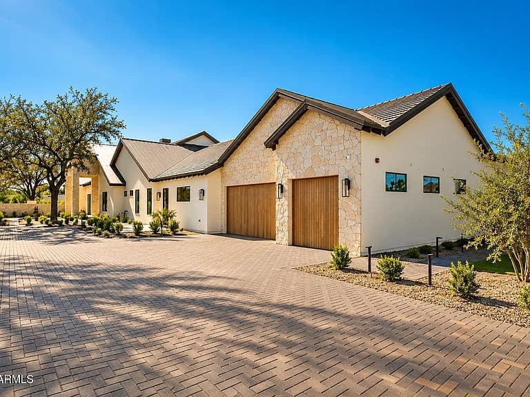 4632 N ROYAL PALM Circle photo 4