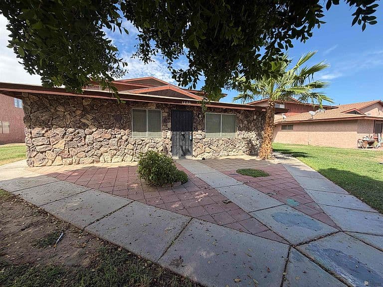 1250 W 20th Pl photo 1