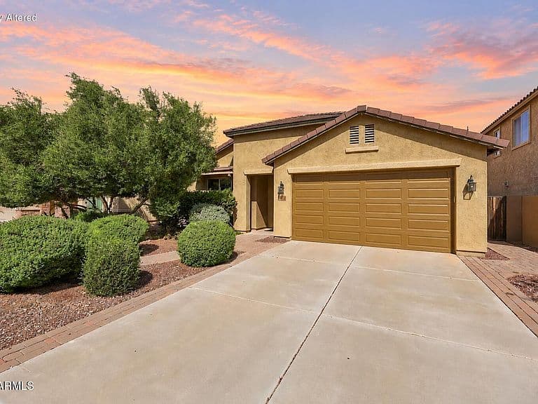 180 W WISTERIA Place photo 2