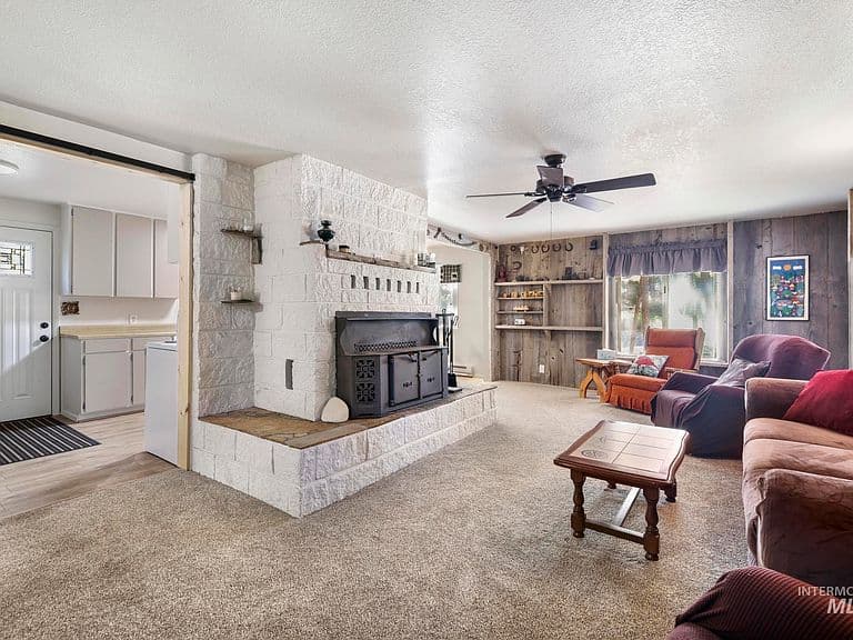 2071 N Pine Featherville Rd photo 5