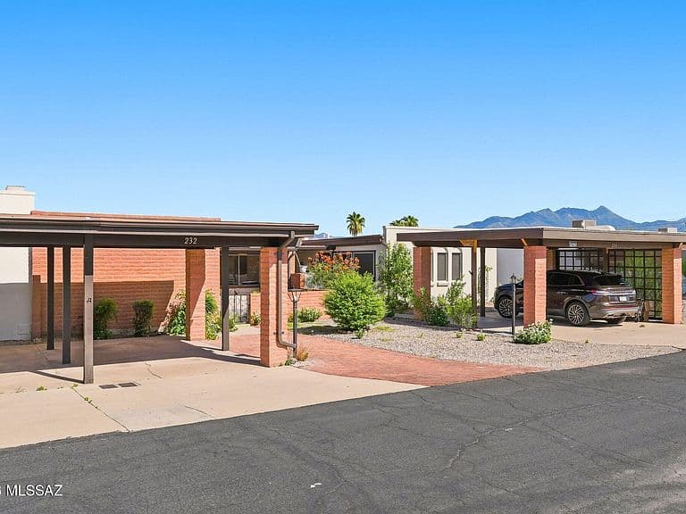 232 N Calle Del Santo photo 4