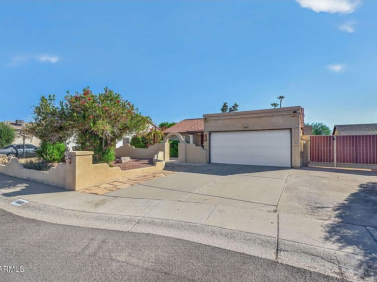 10415 N 63rd Drive photo 1