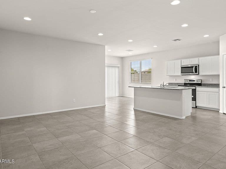 1333 W WALTON Avenue photo 4