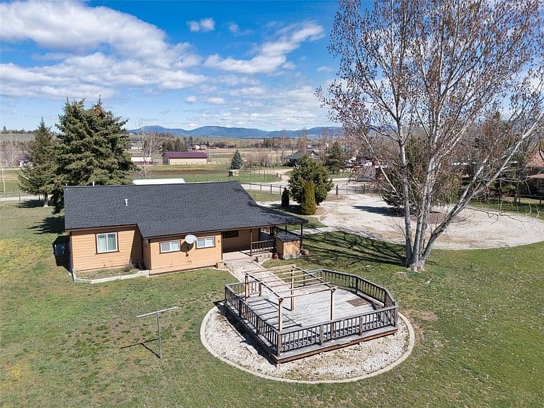 627 Folly Ln photo 3