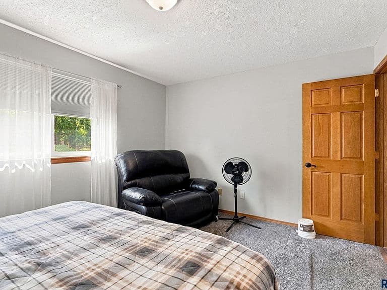 345 E Kevin Dr photo 5