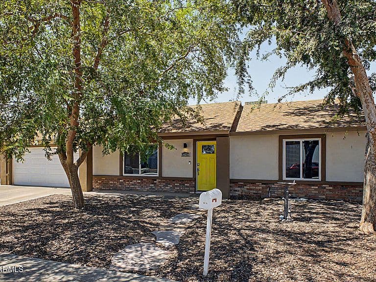 18234 N 56TH Lane photo 1