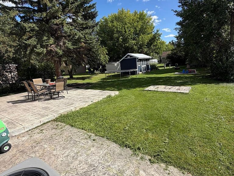 115 Riverside Dr photo 2
