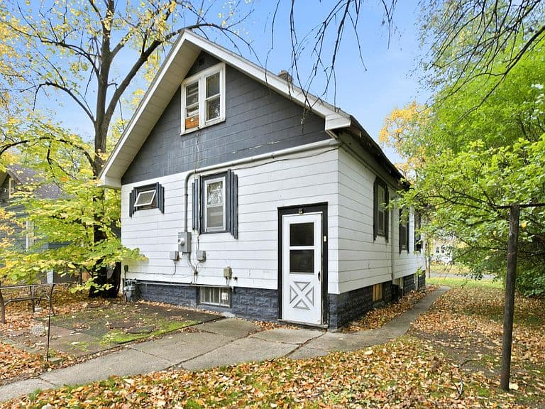 1119 10th Ave S photo 2