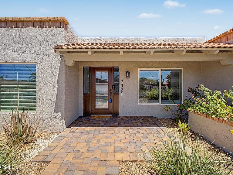 7021 N 78TH Place photo 3