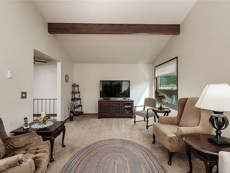 529 Greenspring Pl photo 4