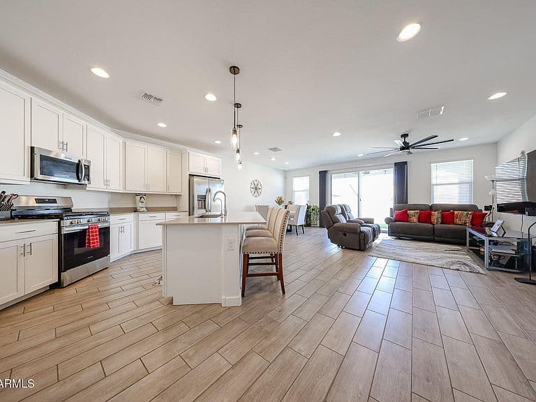 36560 W Leonessa Avenue photo 4
