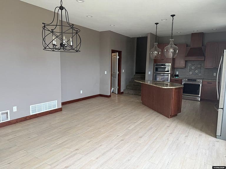 1421 Mountain View Blvd photo 4