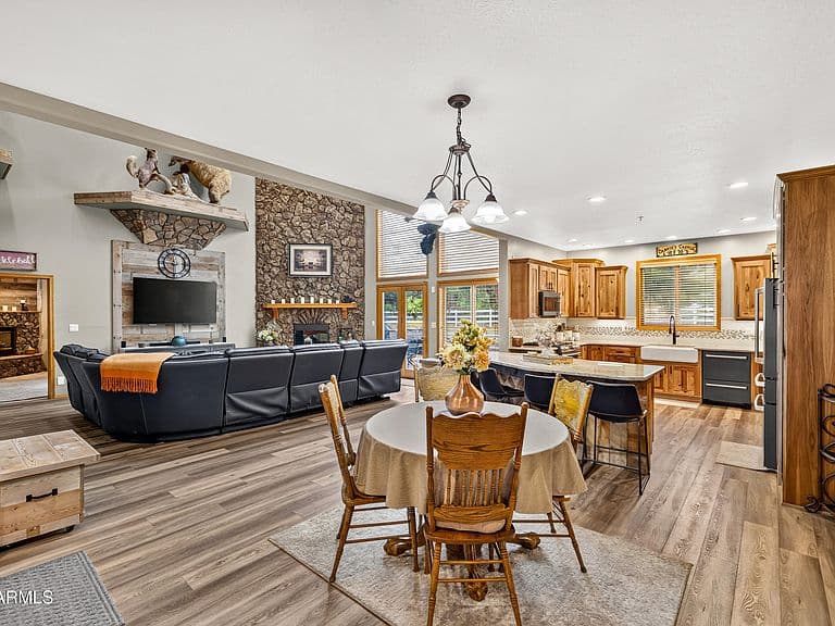 2705 W Creighton Drive photo 4
