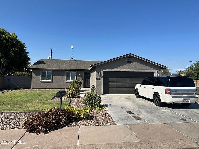 1059 W 5th Ave photo 1