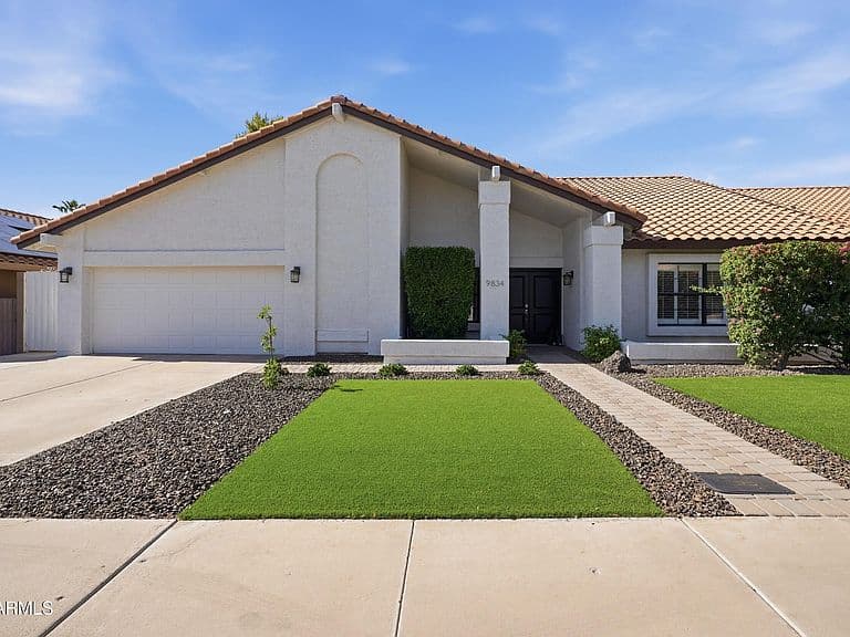9834 E DREYFUS Avenue photo 1