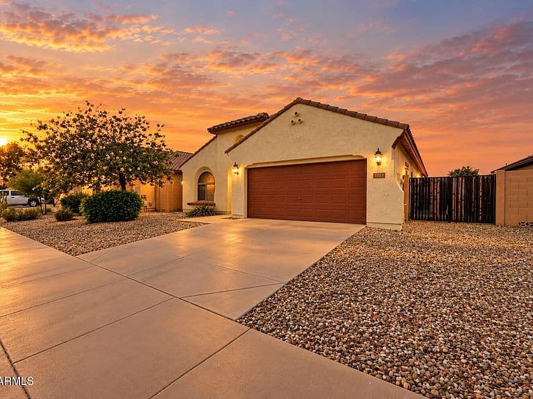 5752 W PEDRO Lane photo 2