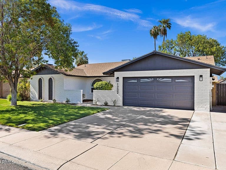 1202 W LOUGHLIN Drive photo 2