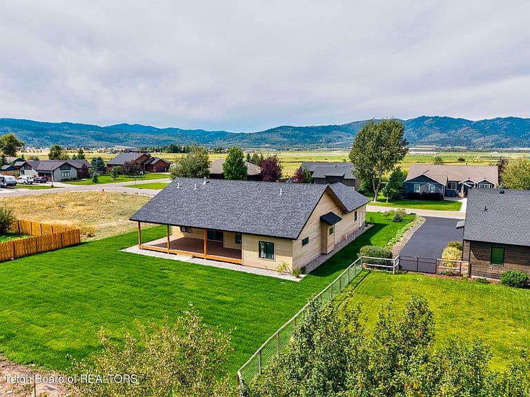 8265 Cutthroat Ln photo 4