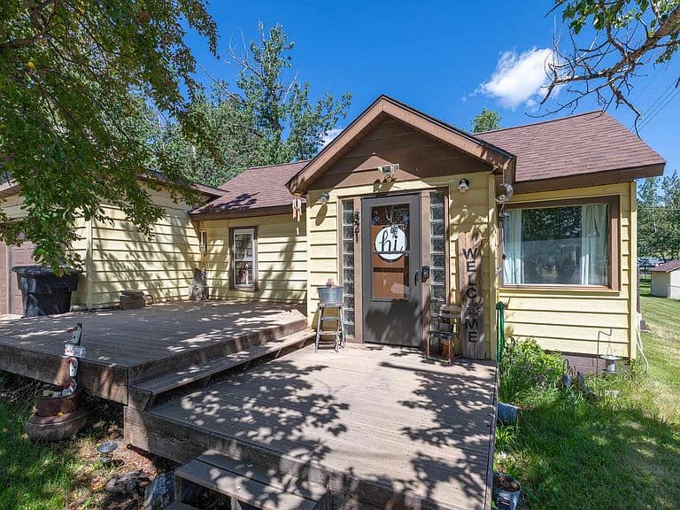 821 Montgomery St photo 3