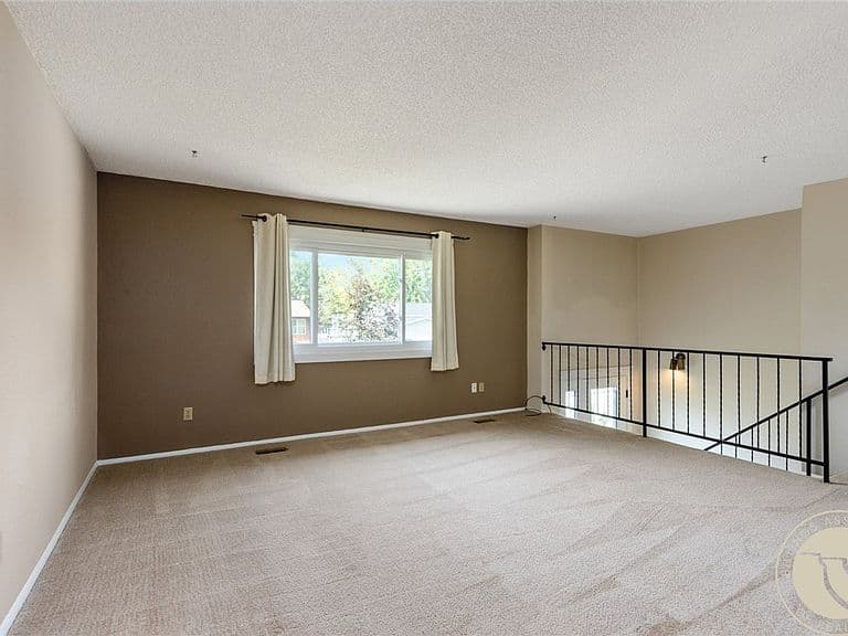 715 Torch Dr photo 4
