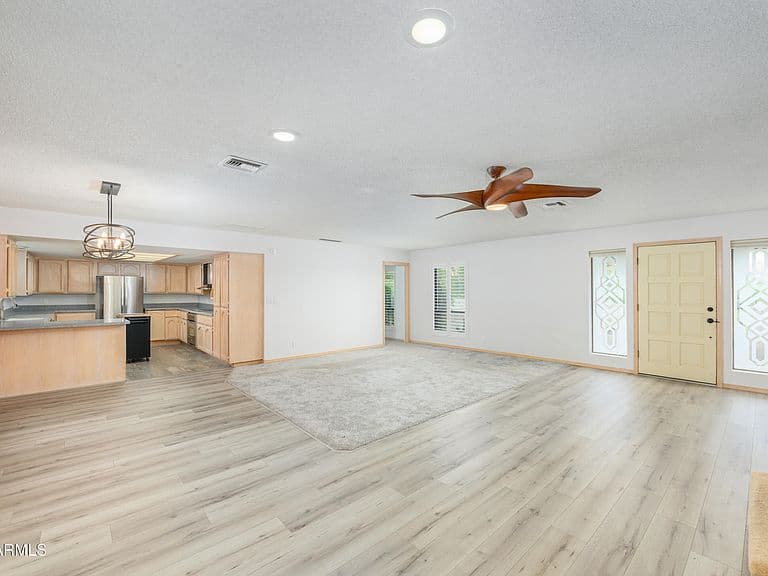 2005 S Deserama Circle photo 5
