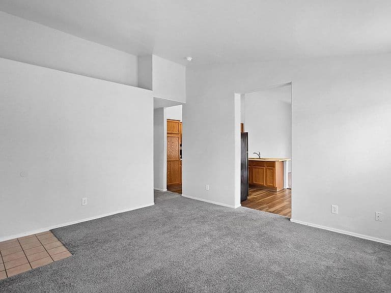 15011 W Hearn Road photo 5