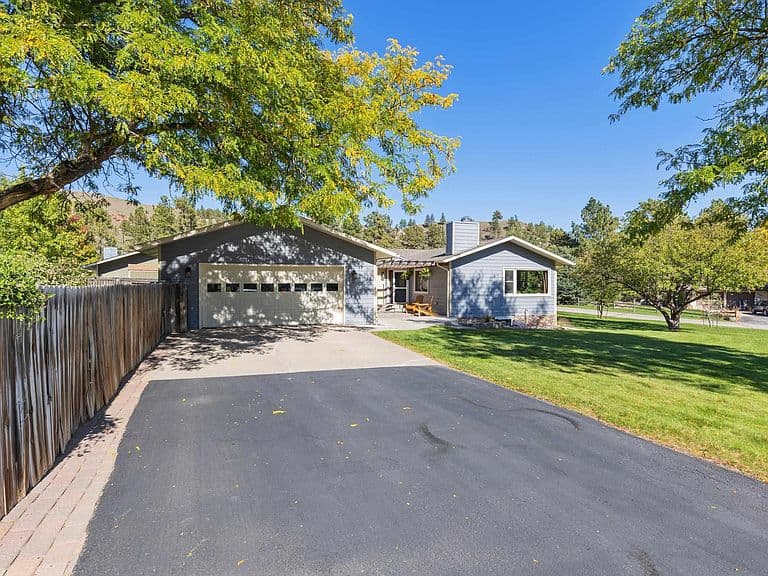 6192 Blake Rd photo 3