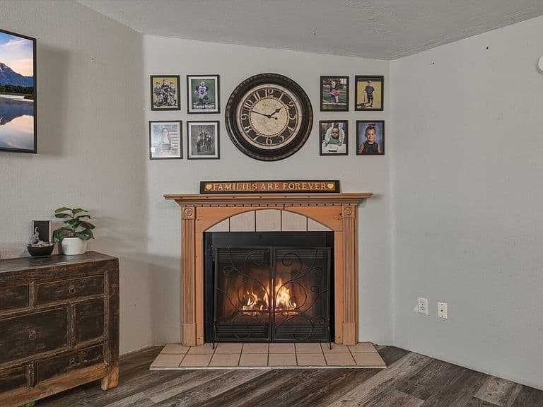 1020 W Summit St photo 4