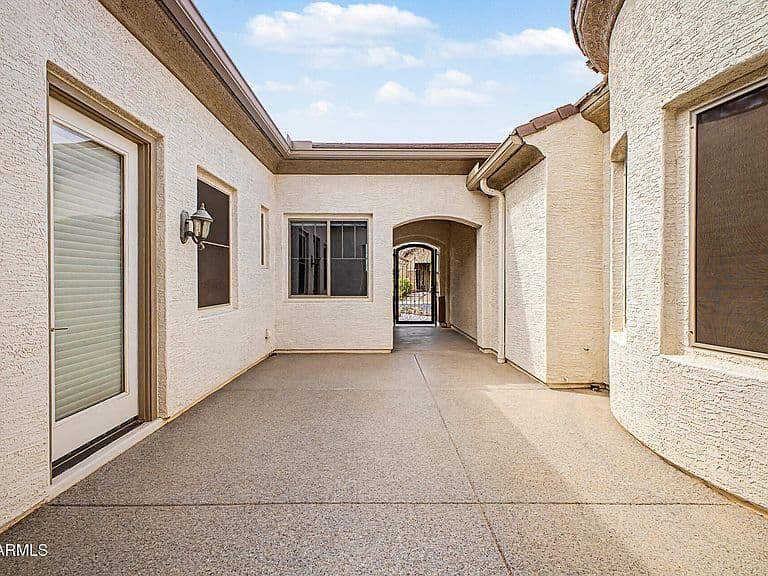 18418 W CINNABAR Avenue photo 5