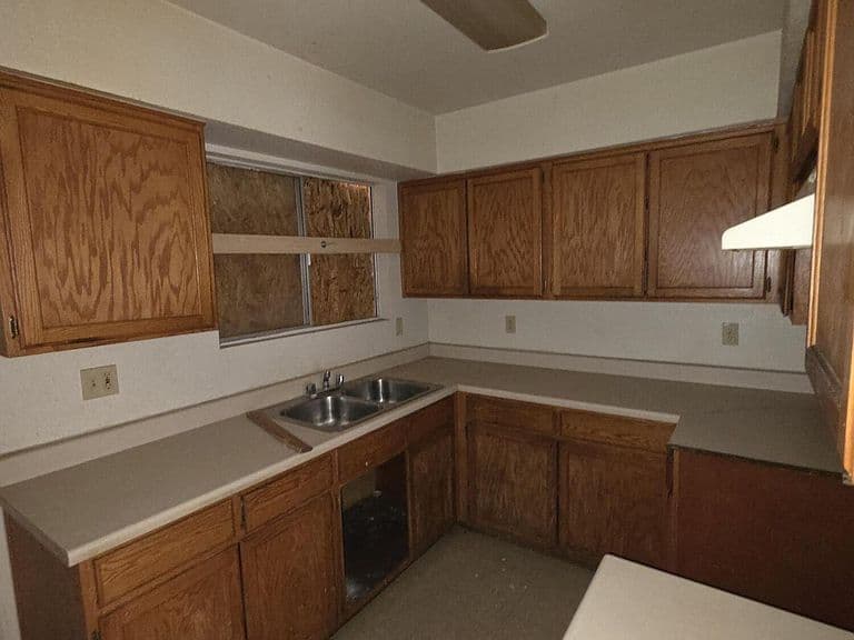 901 W ANGELA Drive photo 4