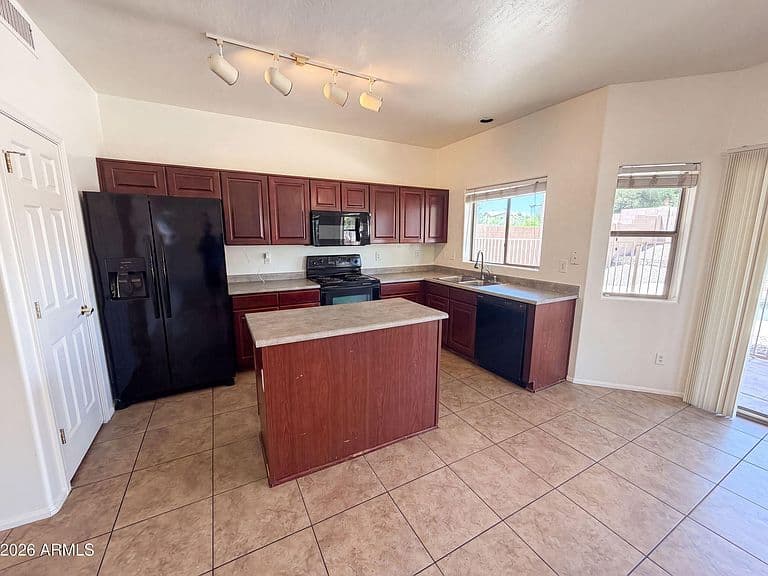 17268 W ELAINE Drive photo 2