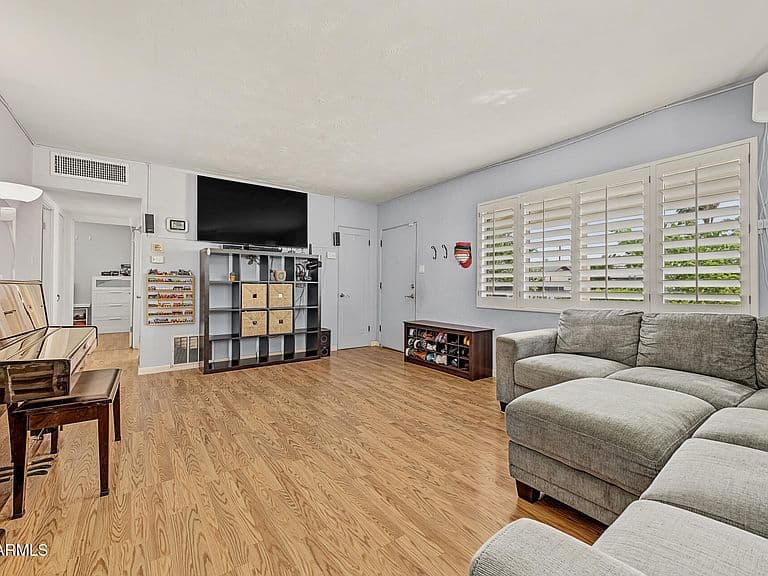 3528 E SHERIDAN Street photo 5