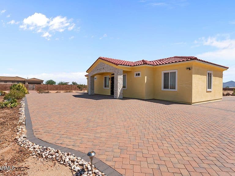 24235 W PINNACLE VISTA Lane photo 4