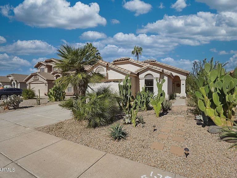 734 E KYLE Drive photo 2
