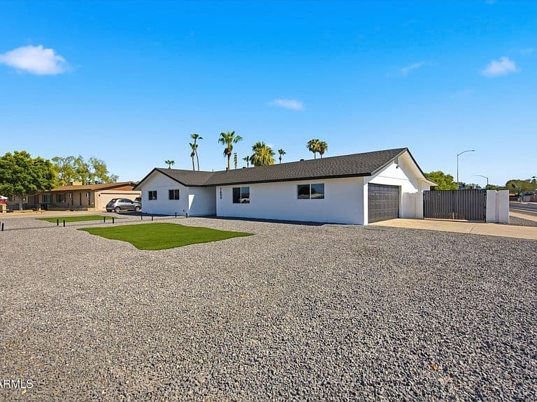 1609 E Glencove Street photo 3
