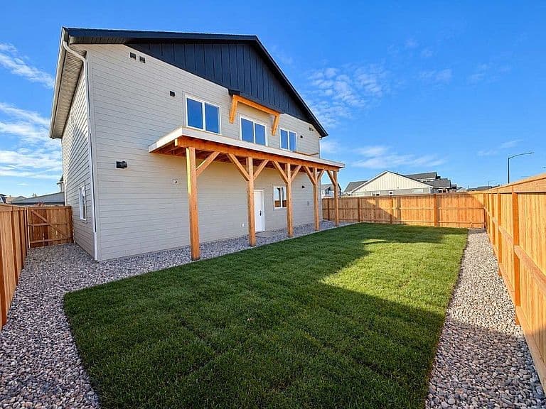 858 Accolade Loop photo 2