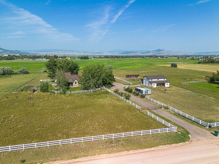 3270 Tizer Dr photo 2