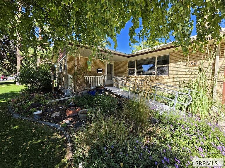 286 Pinon Dr photo 3